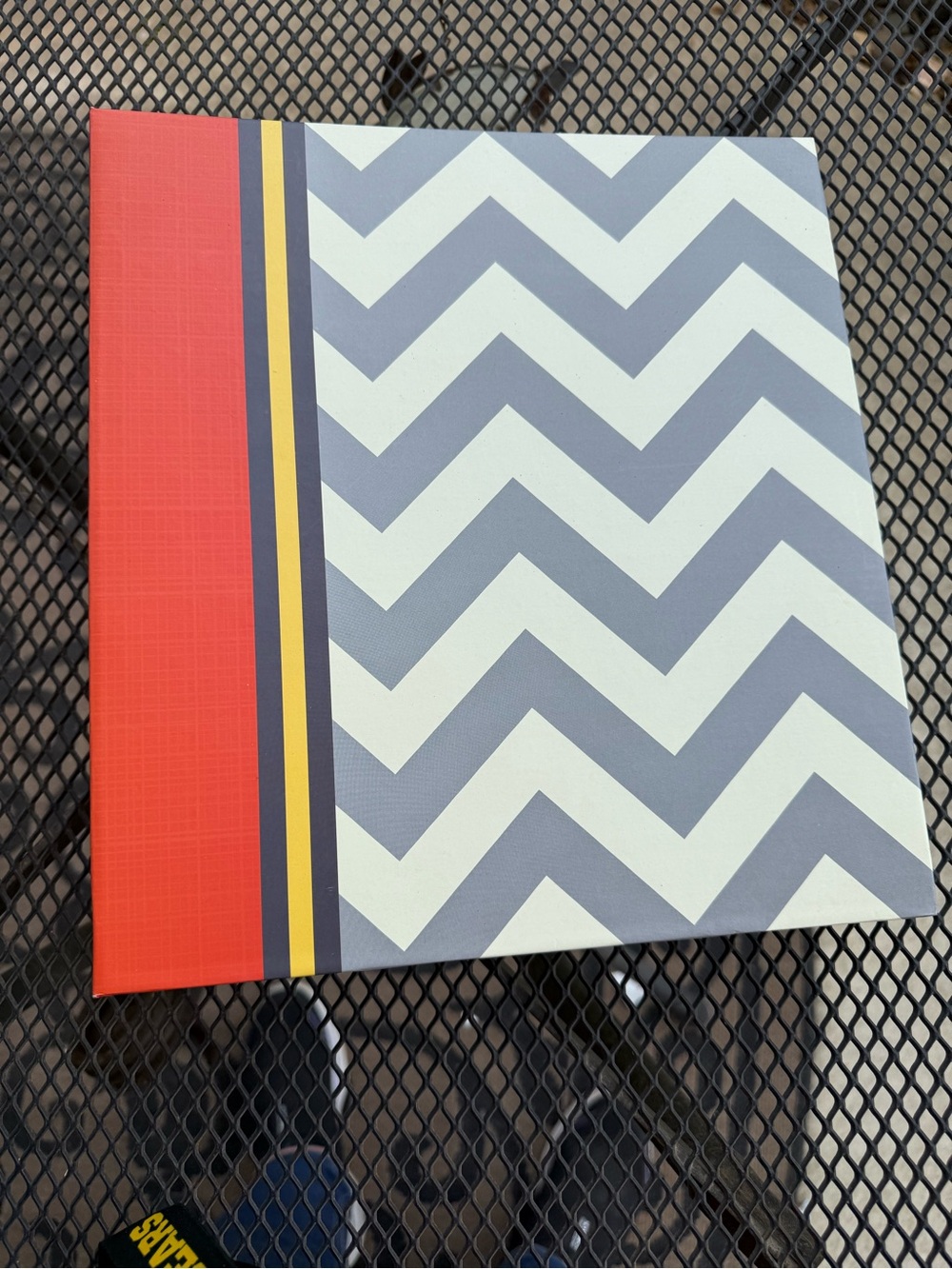 New Pinnacle Chevron Pattern Hardcover scrapbook/photo album 60 8x10 pages